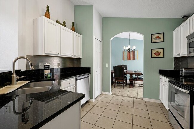 Building Photo - 112 Paloma Dr