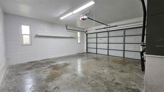 Building Photo - 35025 Raintree Dr