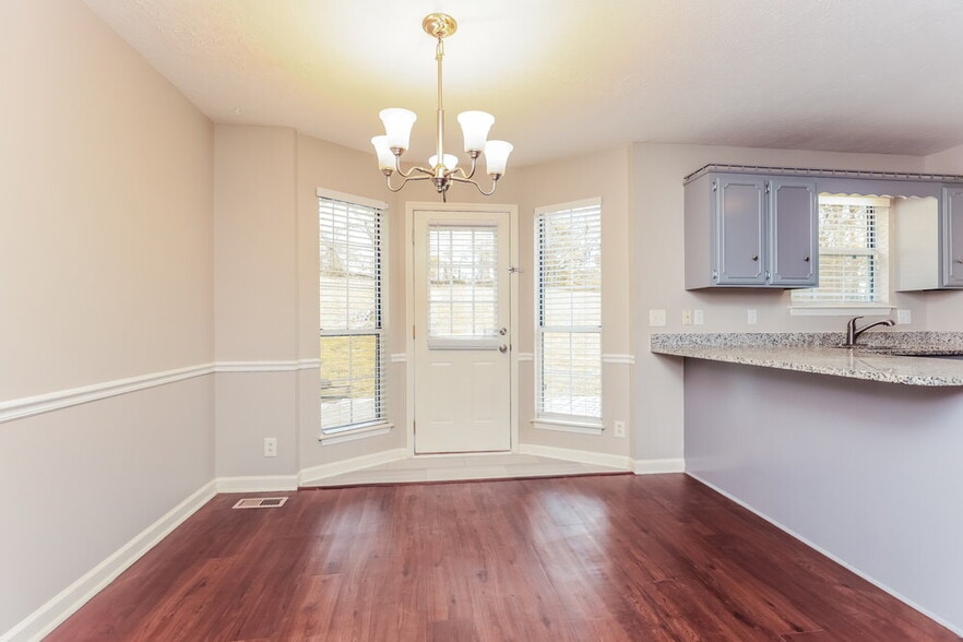 Building Photo - 642 Knollwood Dr