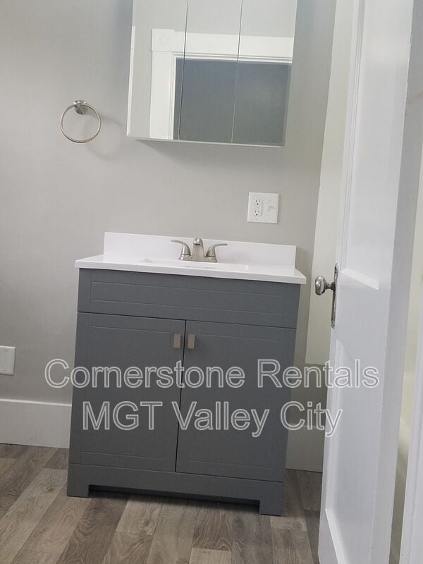 Building Photo - 205 3rd Ave SE