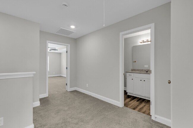 Building Photo - End Unit Townhome in Port Wentworth