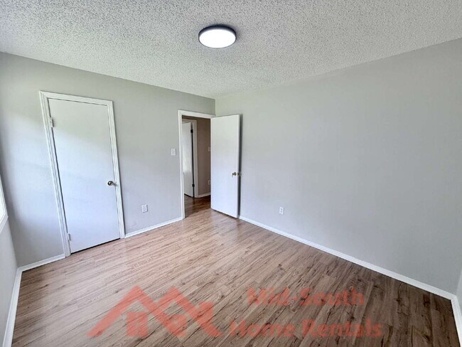 Building Photo - 4011 Double Tree St