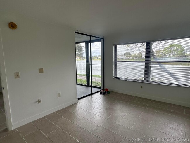 Building Photo - 208 Lake Pointe Dr