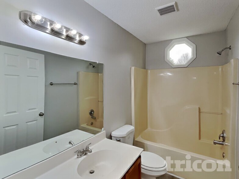 Building Photo - 437 Bradford Cir