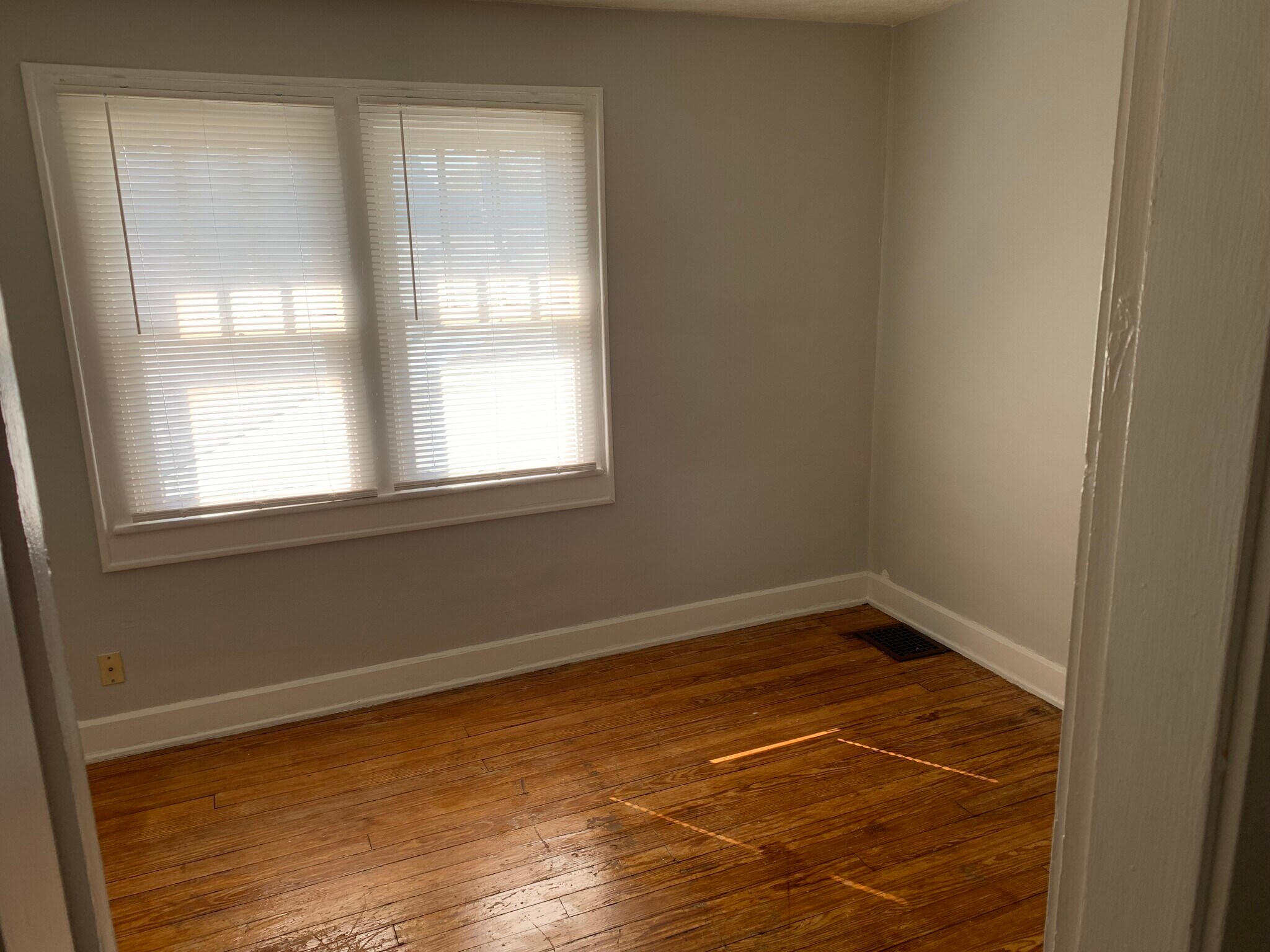 Building Photo - 813 N Bancroft St