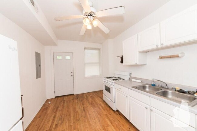 Building Photo - 4 bedroom in Chicago IL 60613