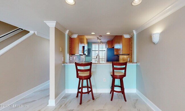 Building Photo - 2100 Ocean Dr S