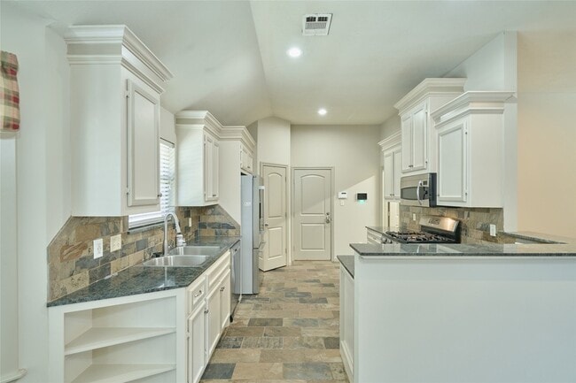 Building Photo - 13613 Vail Dr
