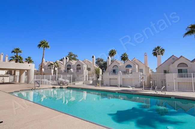 Building Photo - CONDO ON THE GREEN