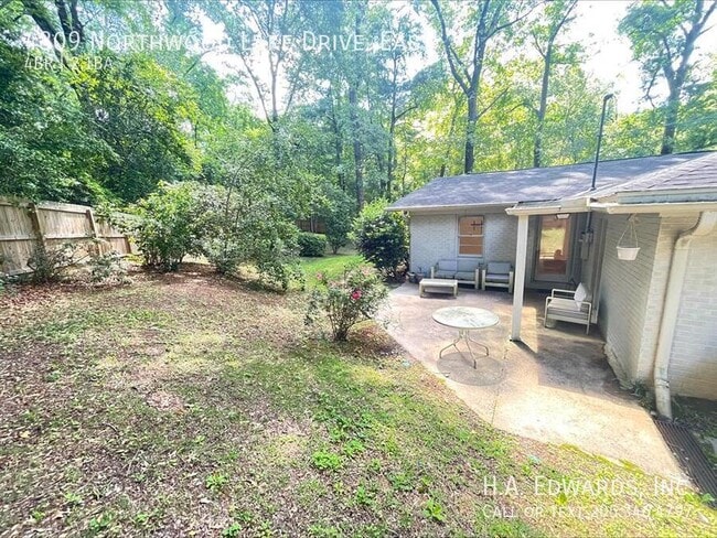 Building Photo - 4809 Northwood Lake Dr E