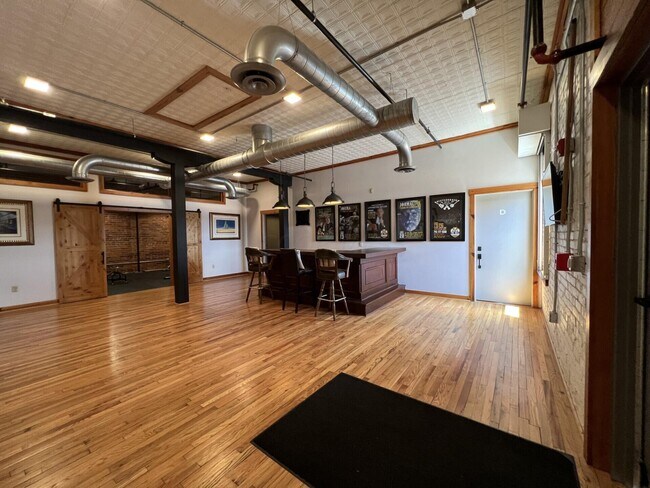 Building Photo - 431 S Columbus St