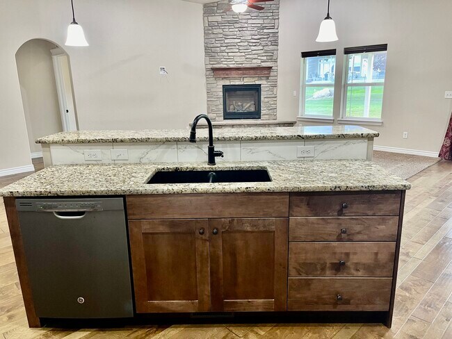 Building Photo - Silver Lining