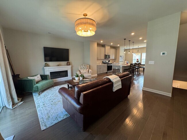 Building Photo - Modern 3-Level Townhome for Rent | Prime SW Charlotte Location