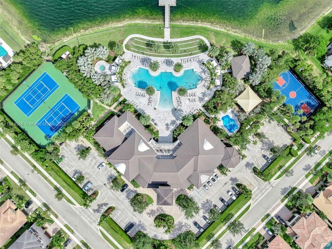Building Photo - 8855 Watercrest Cir W