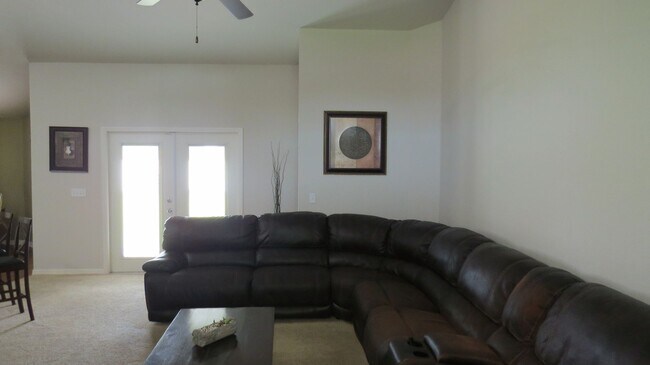 Building Photo - Beautiful 4/2 Home in Leesburg