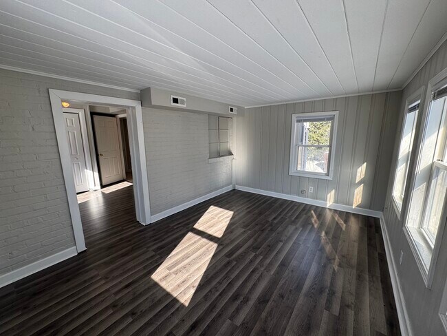 Building Photo - 16935 Western Ave