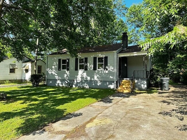 Building Photo - Beautifully Renovated 3 Bedroom 1 Bath Home