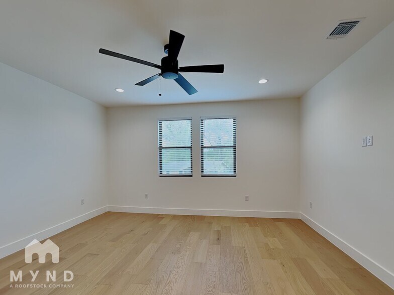 Building Photo - 1119 Mahan Dr