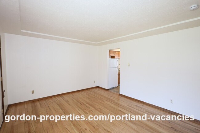Building Photo - NE 65th Ave - North Tabor single level 1 bedroom apartment