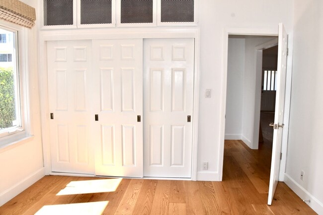 Building Photo - Beautiful spacious Home