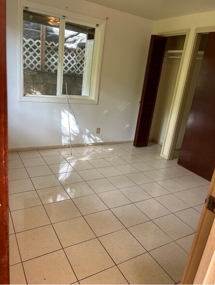 Building Photo - 2828 Kalihi St