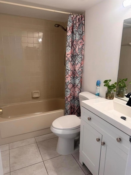 Building Photo - 3178 Via Poinciana