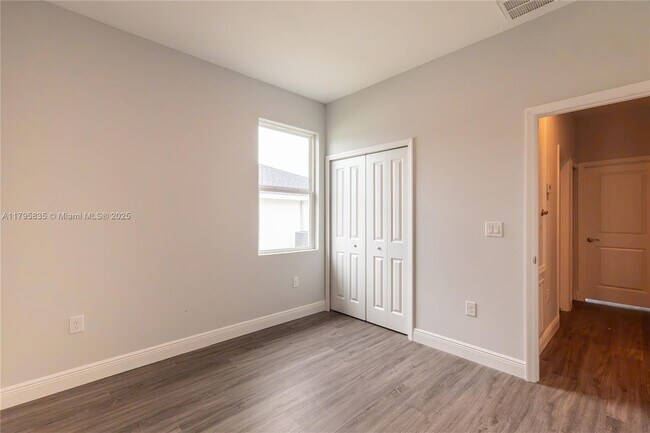 Building Photo - 8450 Dinnano St