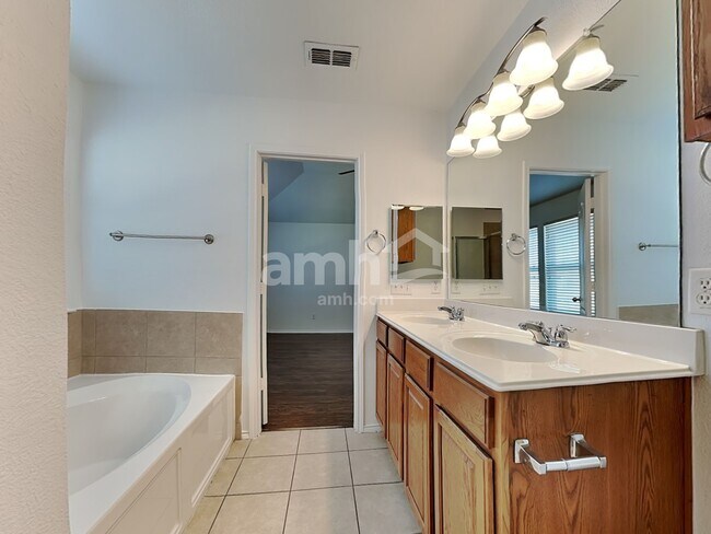 Building Photo - 1101 Johnson City Ave