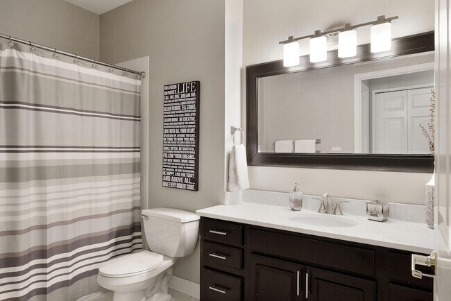 Building Photo - 645 N 1st St