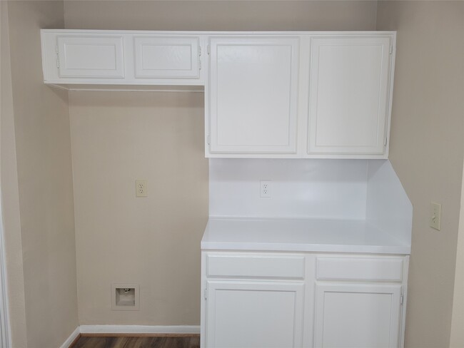 Building Photo - 9315 Southleigh Dr