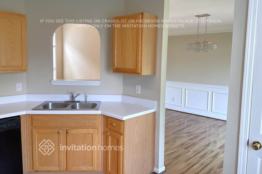 Building Photo - 160 Weatherstone Dr