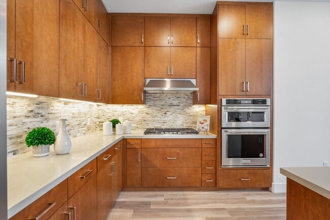 Building Photo - Gorgeous penthouse condo in East Industrial neighborhood – Fremont!