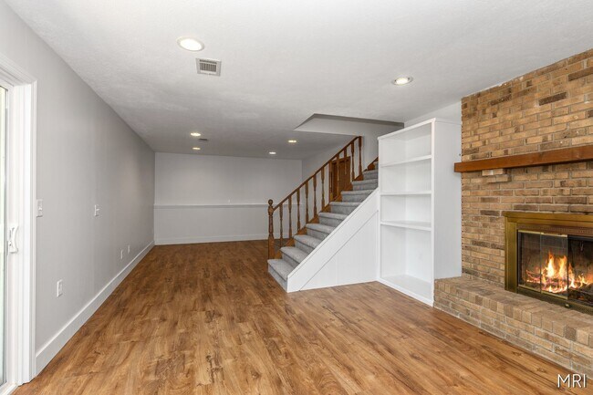 Building Photo - 8303 Cowan Lake Dr NE