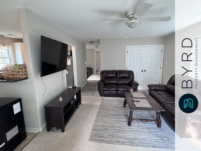 Building Photo - 115 E 14th St