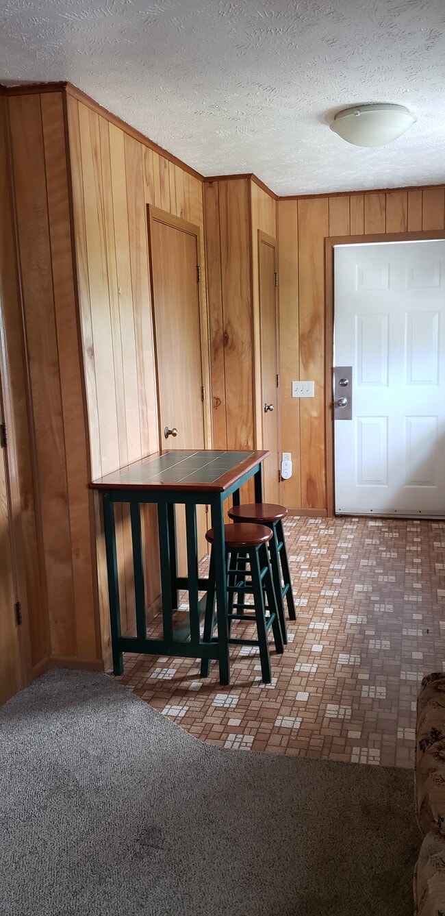 Building Photo - 385 Dille St
