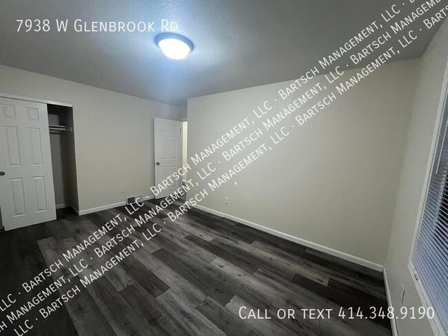 Building Photo - 7938 W Glenbrook Rd