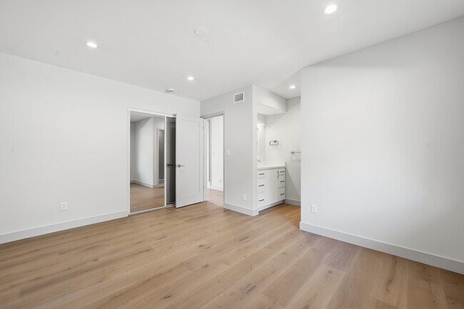 Building Photo - 5527 Burning Tree Dr