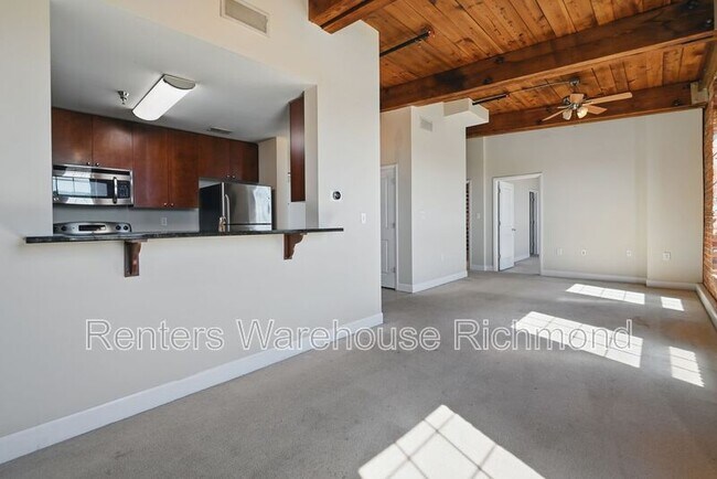Building Photo - 251 Rocketts Way