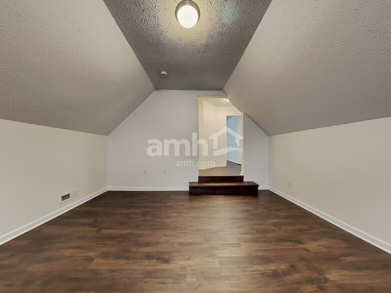 Building Photo - 13139 N Elster Way