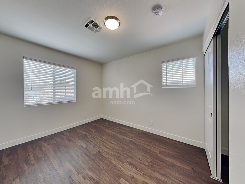 Building Photo - 7900 Mountain Point Ave