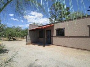 Building Photo - One Bedroom Townhome