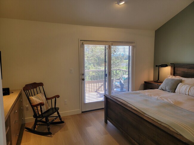 Building Photo - 6901 Robin Ct