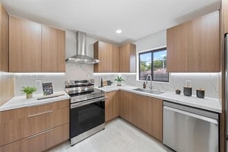 Building Photo - 1305 N 31st Rd