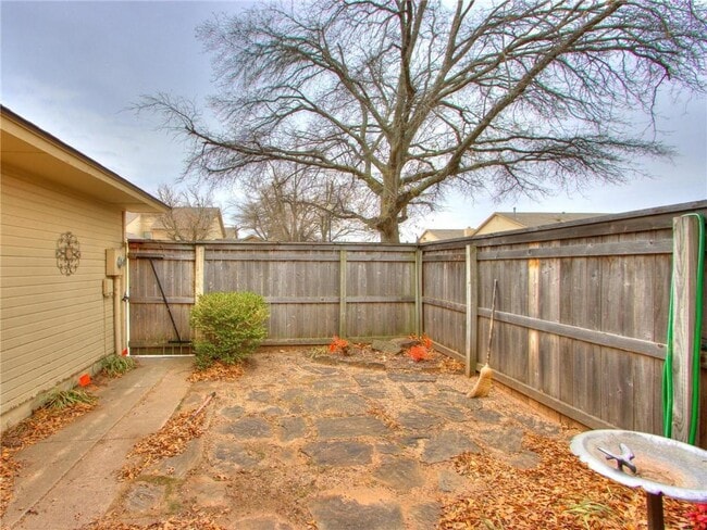 Building Photo - 1220 Sequoyah St