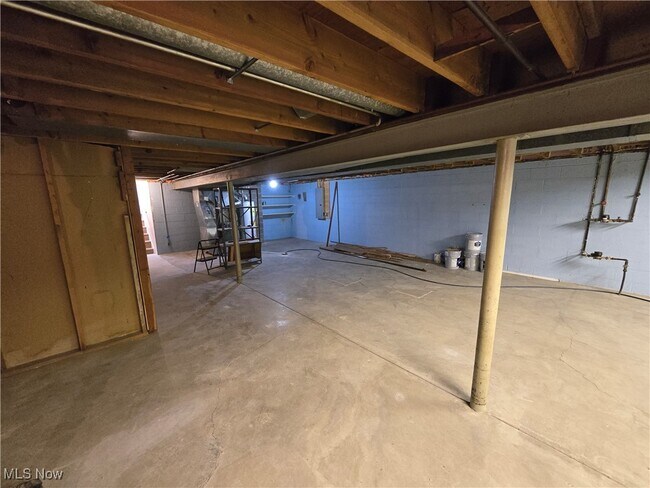 Building Photo - 5229 Evergreen Dr