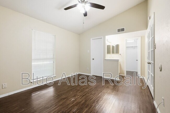 Building Photo - 3048 Navarro Ln