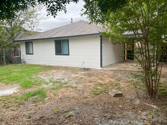 Building Photo - 7827 Forest Briar