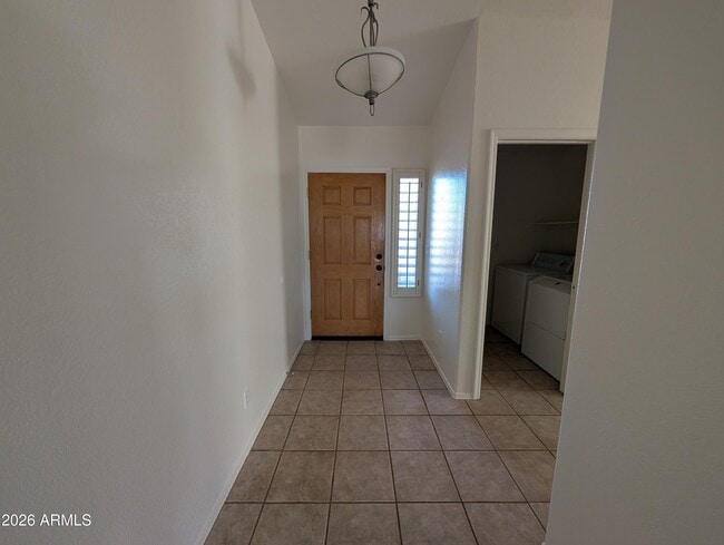 Building Photo - 8918 W Paradise Ln