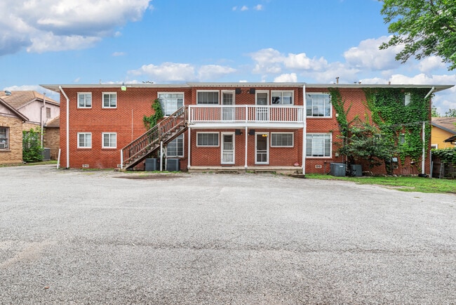 Building Photo - 417 W Gramercy Pl