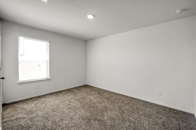 Building Photo - 15130 Pr Ml Dr